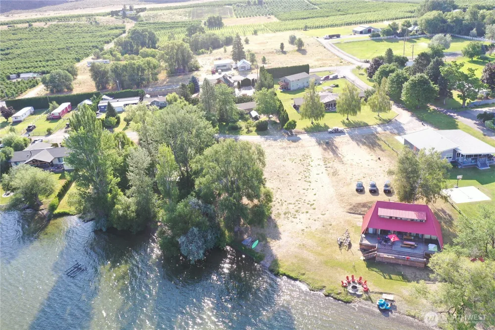 9 E Lake View Loop Trail Oroville, WA 98844