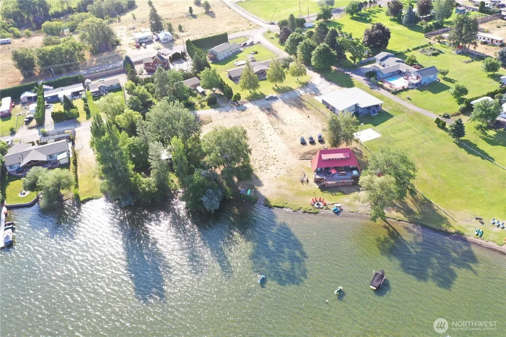 9 E Lake View Loop Trail Oroville, WA 98844