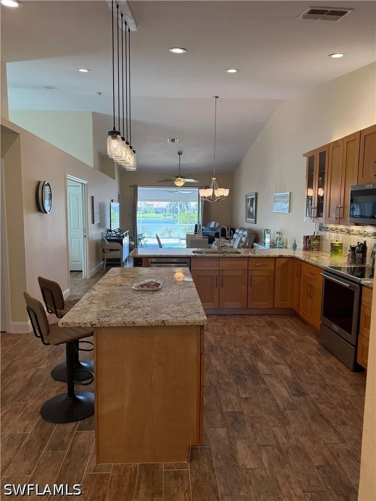STACIL CIRCLE Naples, FL 34109
