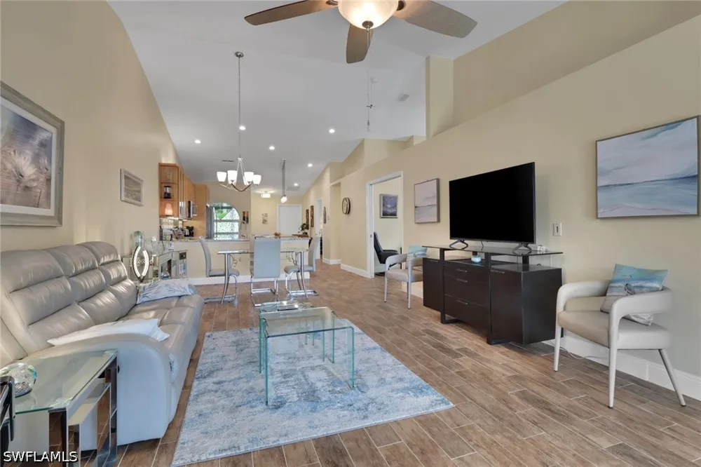 STACIL CIRCLE Naples, FL 34109