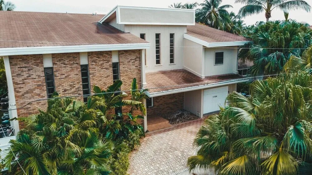 1104 WASHINGTON STREET Hollywood, FL 33019