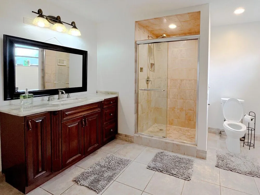 1104 WASHINGTON STREET Hollywood, FL 33019