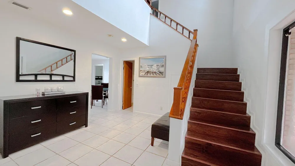 1104 WASHINGTON STREET Hollywood, FL 33019