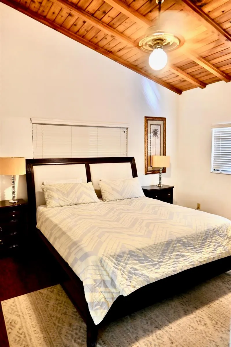 1104 WASHINGTON STREET Hollywood, FL 33019