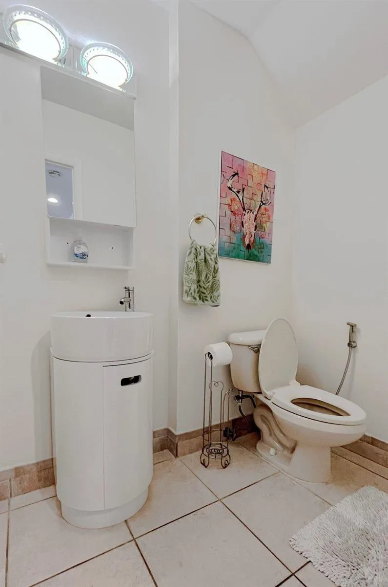 1104 WASHINGTON STREET Hollywood, FL 33019