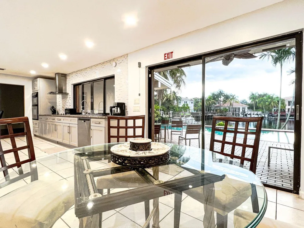 1104 WASHINGTON STREET Hollywood, FL 33019