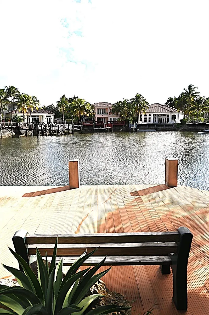 1104 WASHINGTON STREET Hollywood, FL 33019