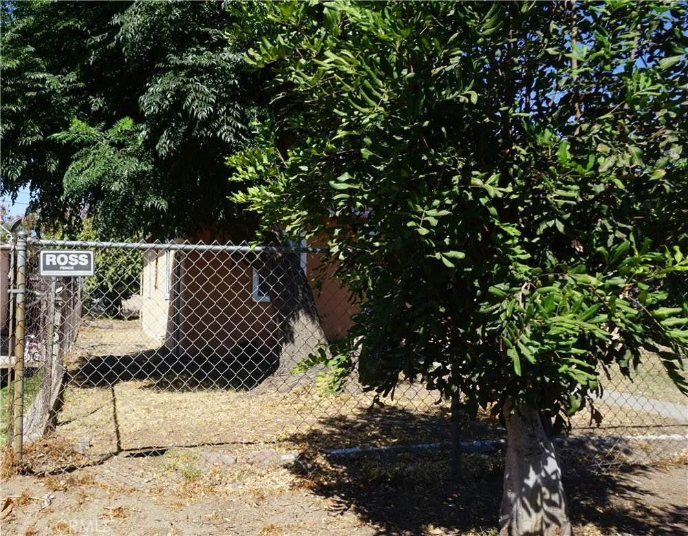 14916 Orchid Fontana, CA 92335