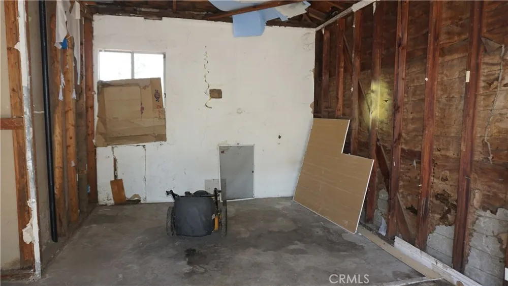 14916 Orchid Fontana, CA 92335