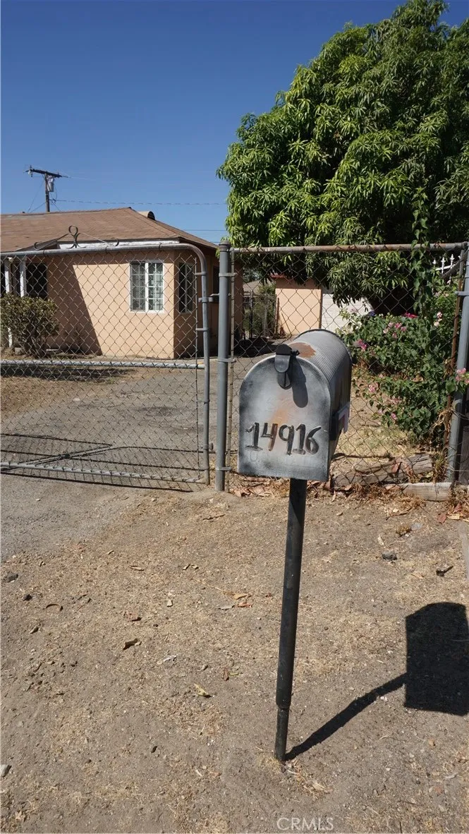 14916 Orchid Fontana, CA 92335