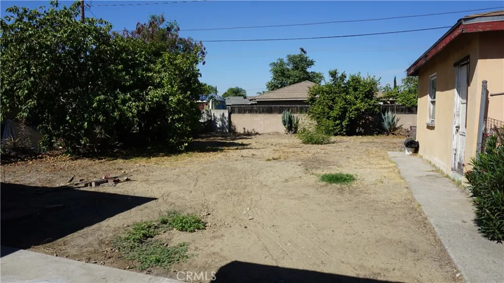 14916 Orchid Fontana, CA 92335