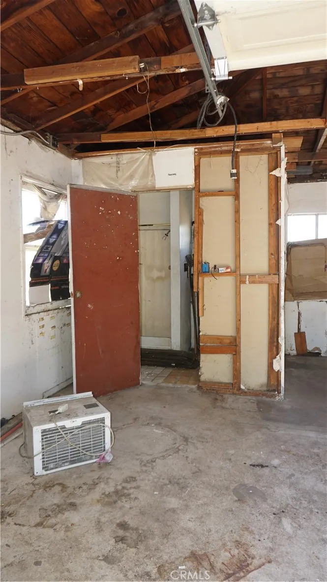 14916 Orchid Fontana, CA 92335