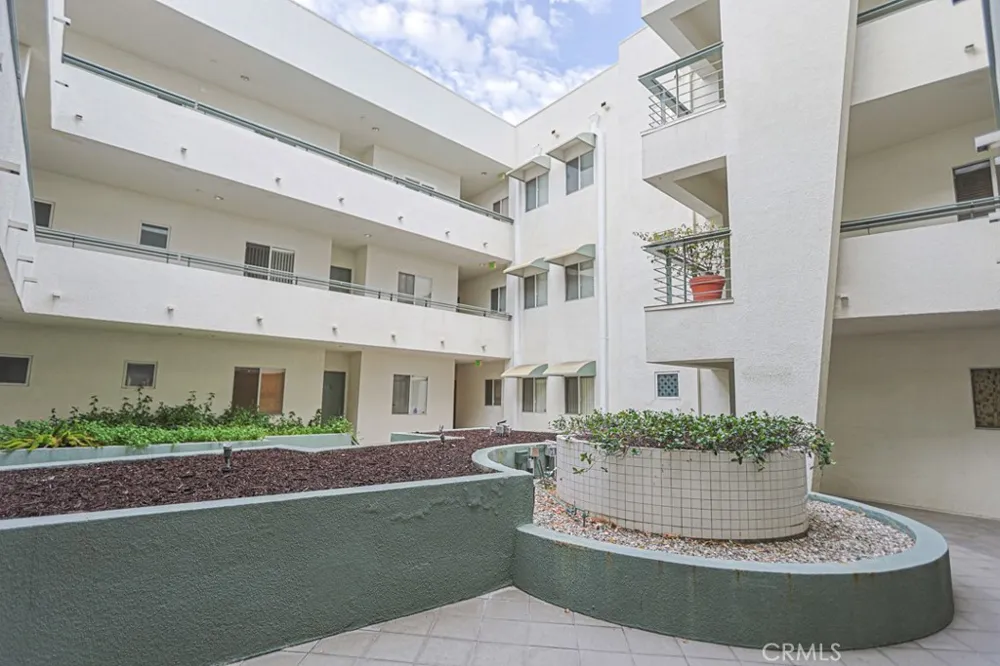 4326 Babcock #305 Studio City, CA 91604