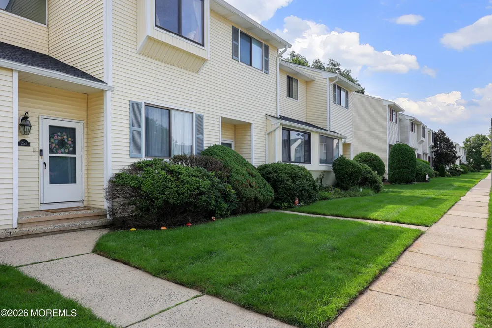 253 Clubhouse Drive Middletown, NJ 07748