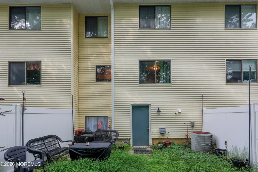 253 Clubhouse Drive Middletown, NJ 07748
