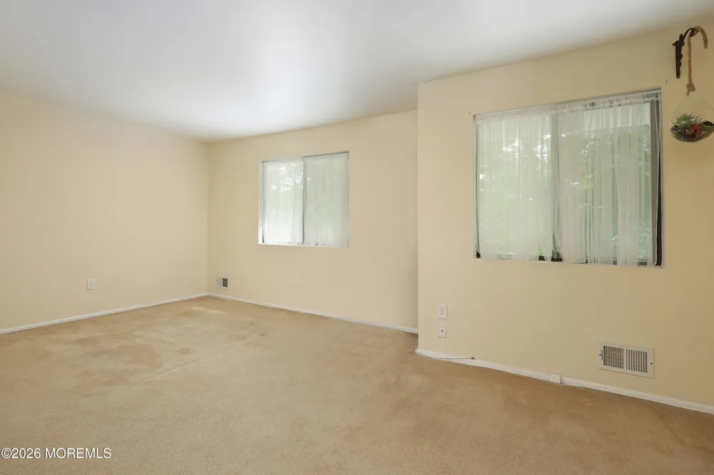 253 Clubhouse Drive Middletown, NJ 07748