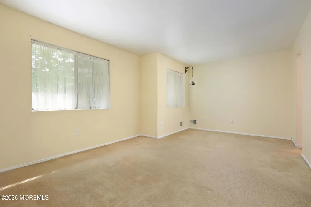 253 Clubhouse Drive Middletown, NJ 07748