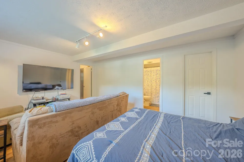 38 Ferenvilla Drive Hendersonville, NC 28791