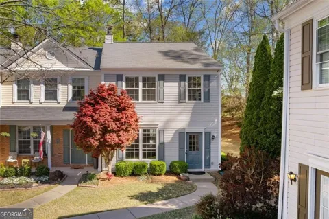 1215 Whitestone RDG