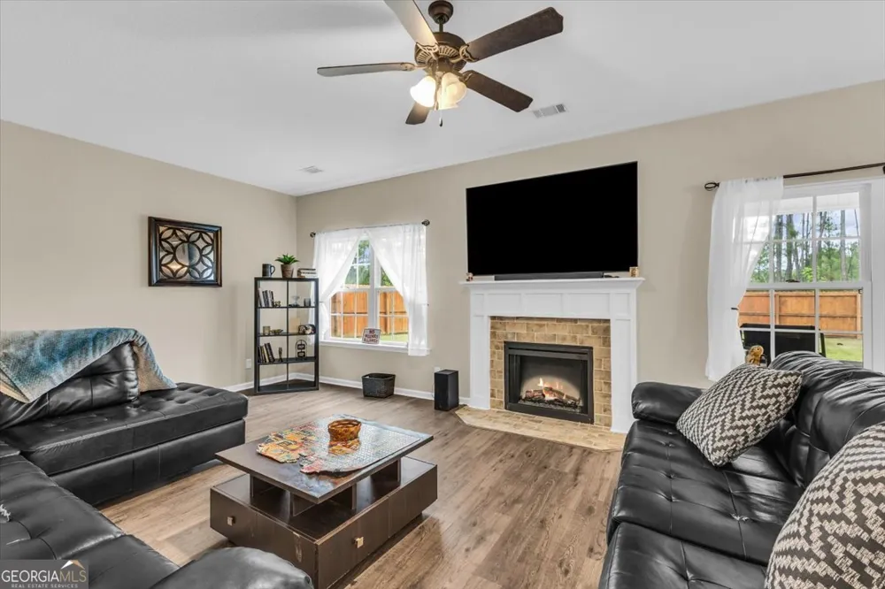 13 Blaze CIR Hinesville, GA 31313