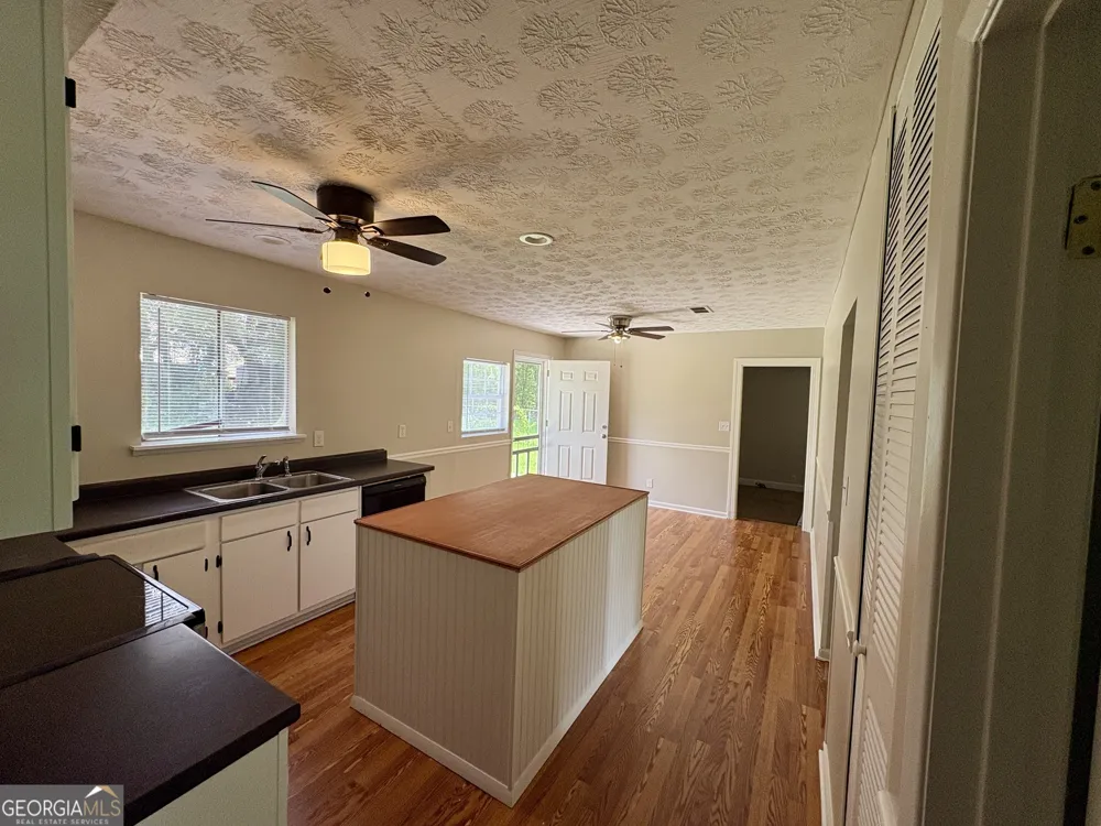 2892 Haddon DR Rex, GA 30273