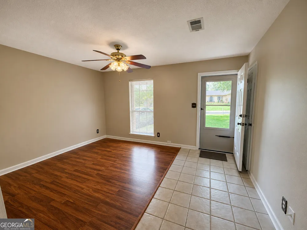 2892 Haddon DR Rex, GA 30273
