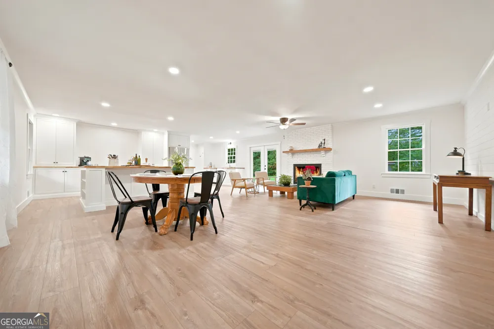 125 Childers RD Canton, GA 30115