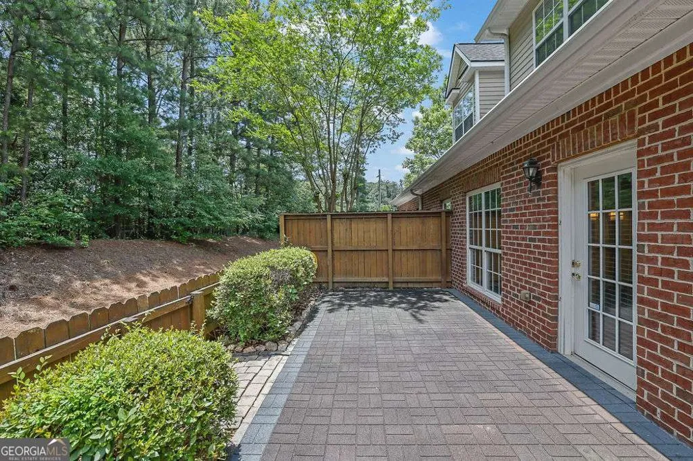 3003 Sterling CT Roswell, GA 30075