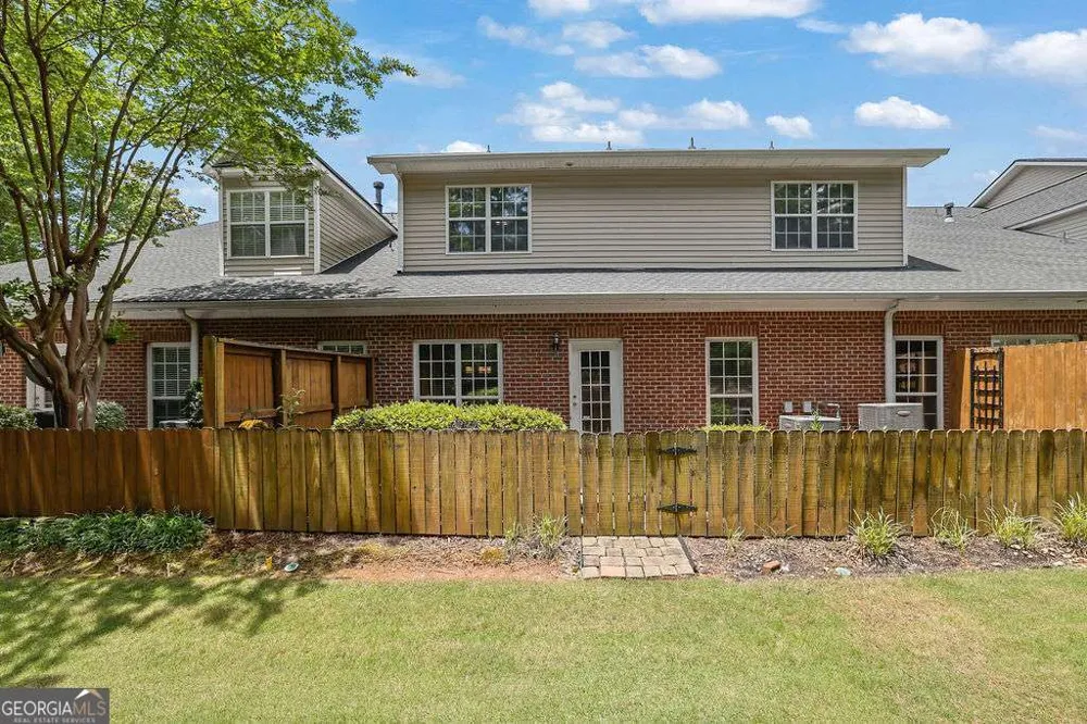 3003 Sterling CT Roswell, GA 30075