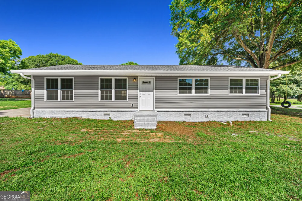 16 Elm ST Hartwell, GA 30643