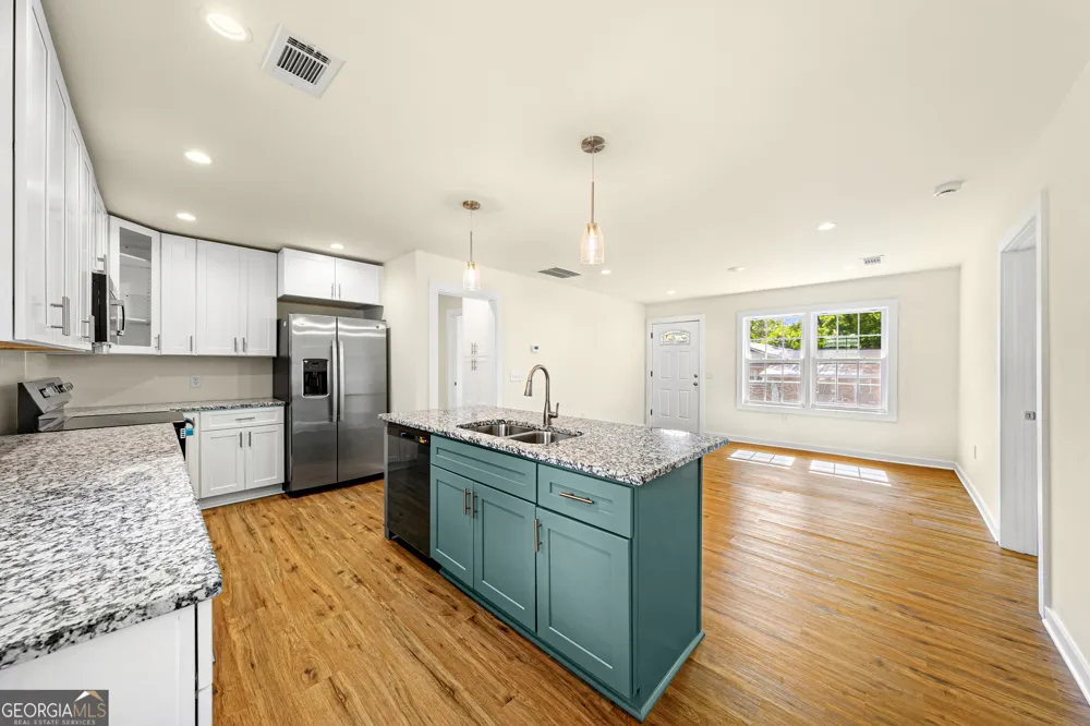 16 Elm ST Hartwell, GA 30643