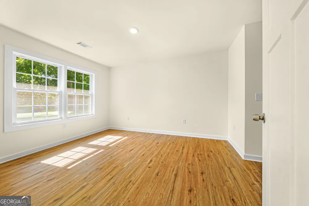 16 Elm ST Hartwell, GA 30643