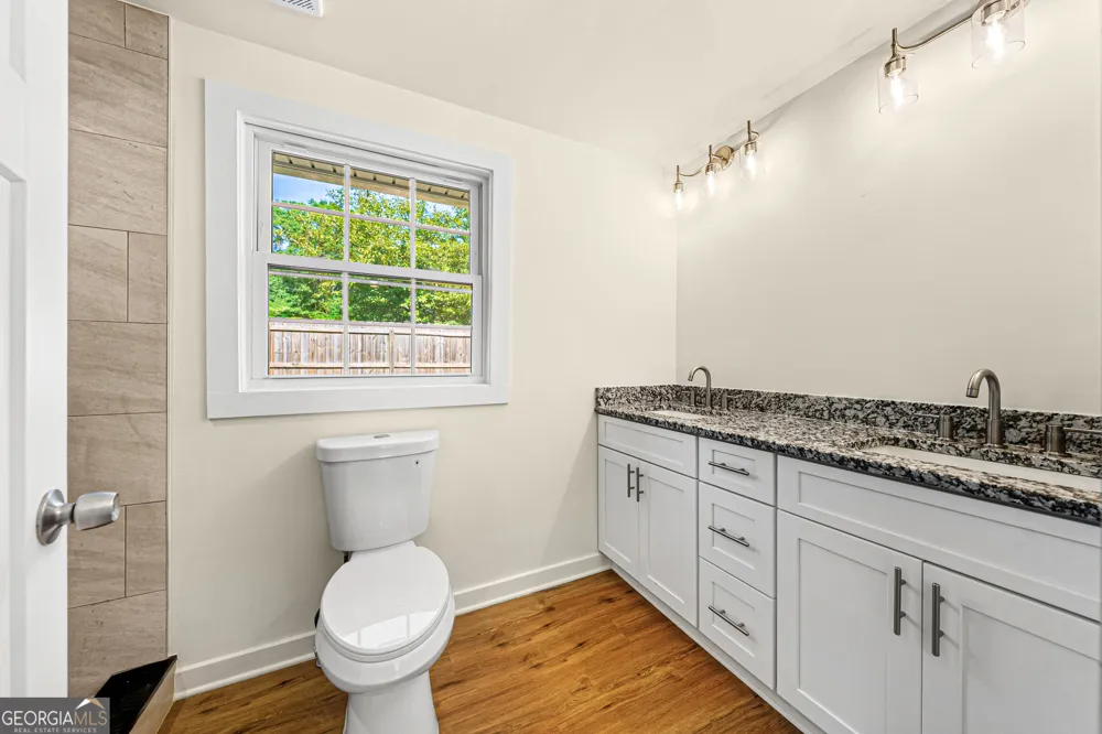 16 Elm ST Hartwell, GA 30643