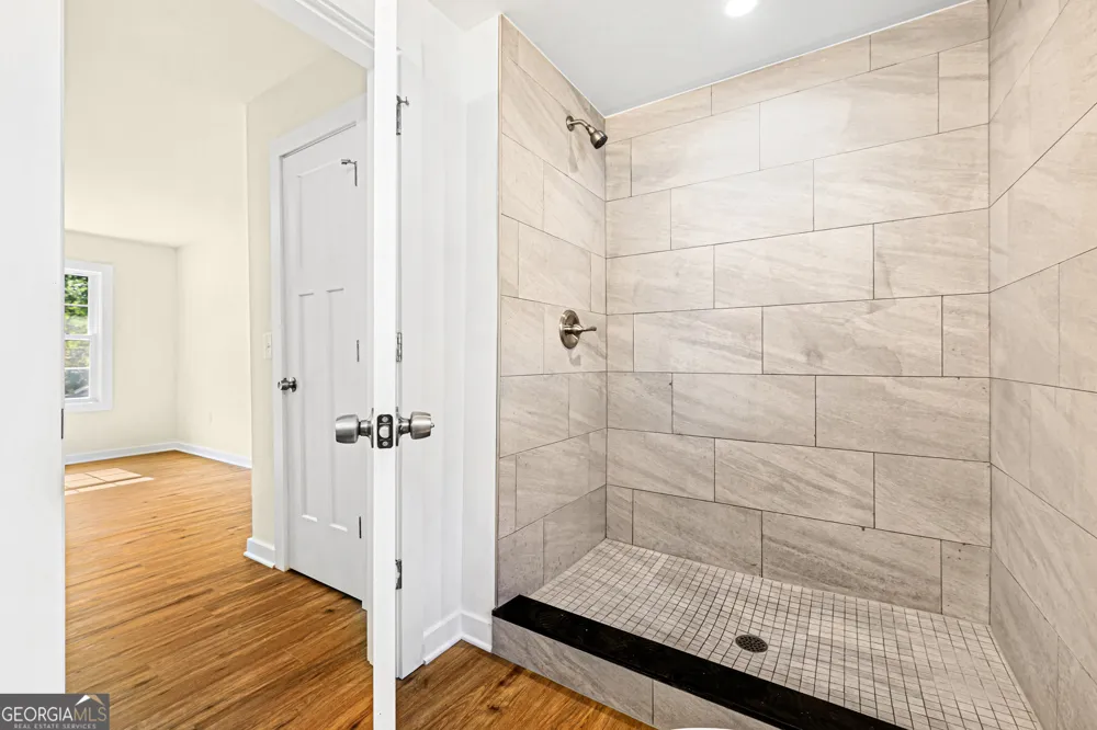 16 Elm ST Hartwell, GA 30643