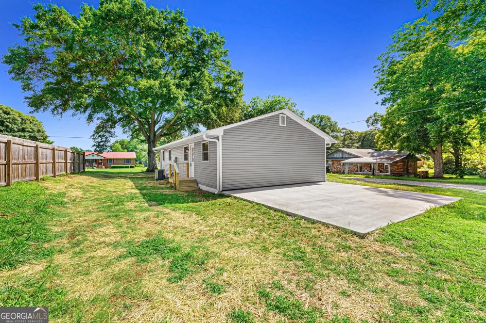 16 Elm ST Hartwell, GA 30643