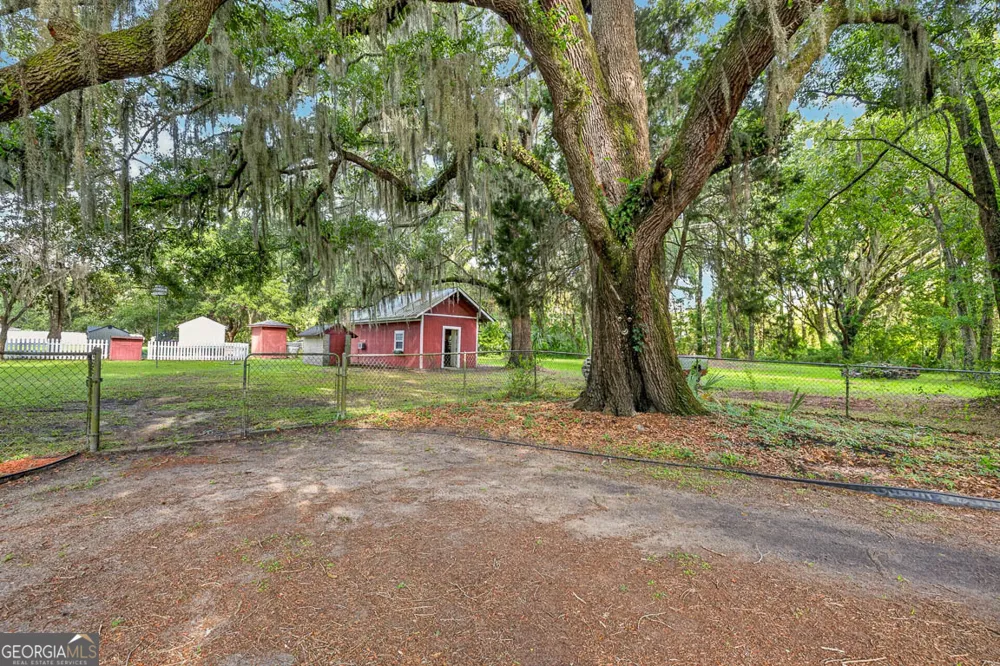 173 FISH HALL RD Brunswick, GA 31523