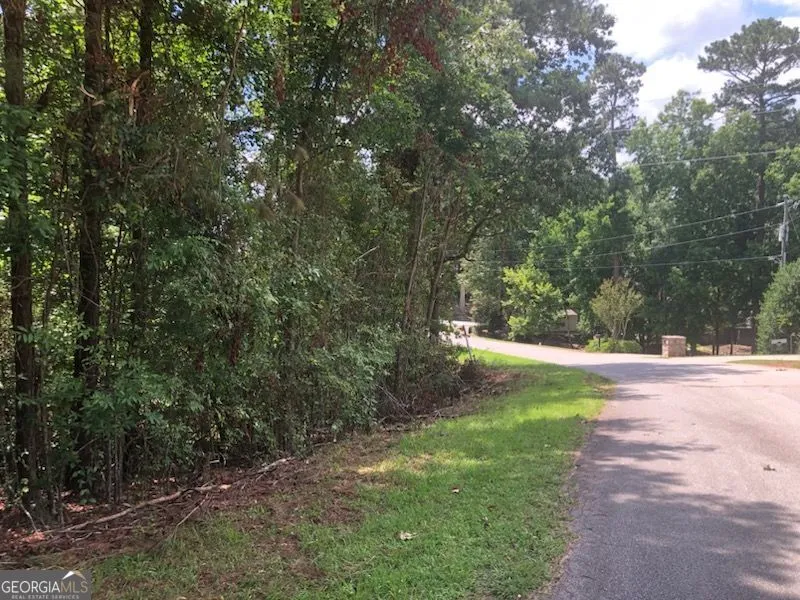 1860 Northwoods DR Greensboro, GA 30642