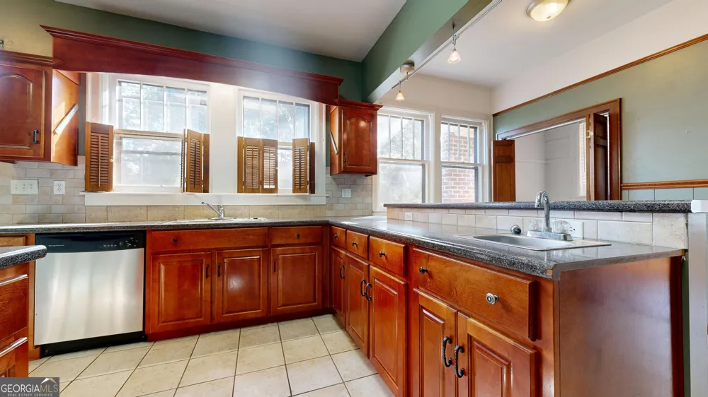 609 Holly ST Waycross, GA 31501