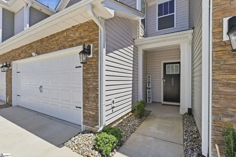 205 Reynard Trail