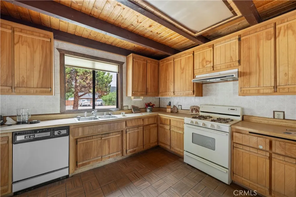 1000 Willow Big Bear City, CA 92314