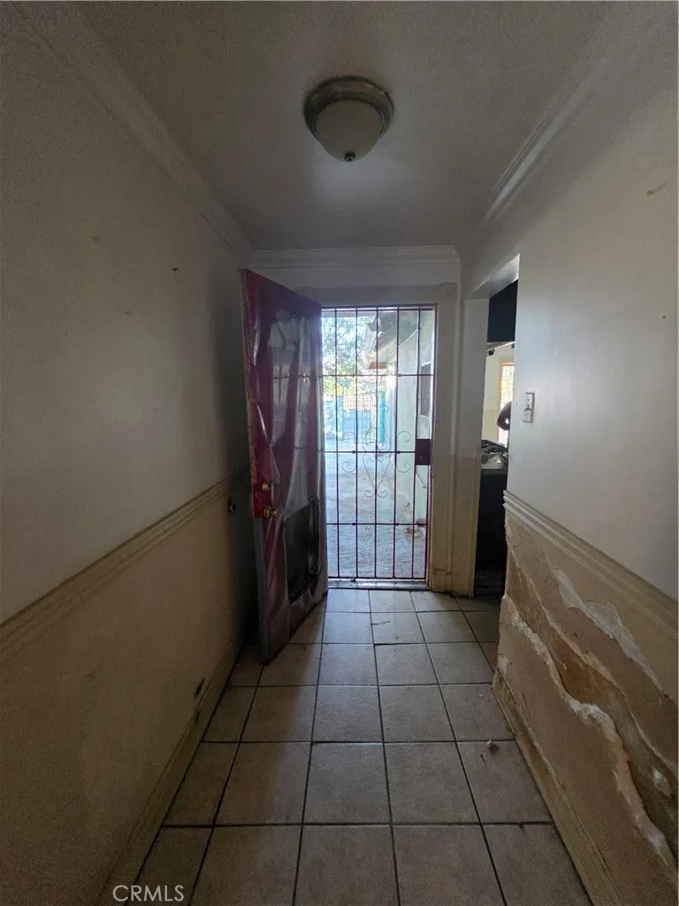 5925 Whitnall Highway Los Angeles, CA 91601