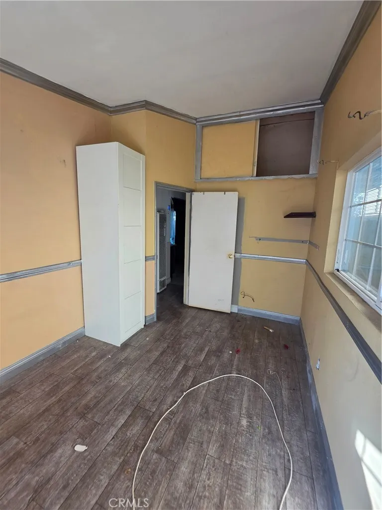 5925 Whitnall Highway Los Angeles, CA 91601
