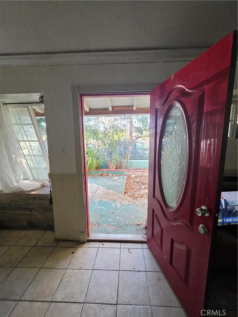 5925 Whitnall Highway Los Angeles, CA 91601