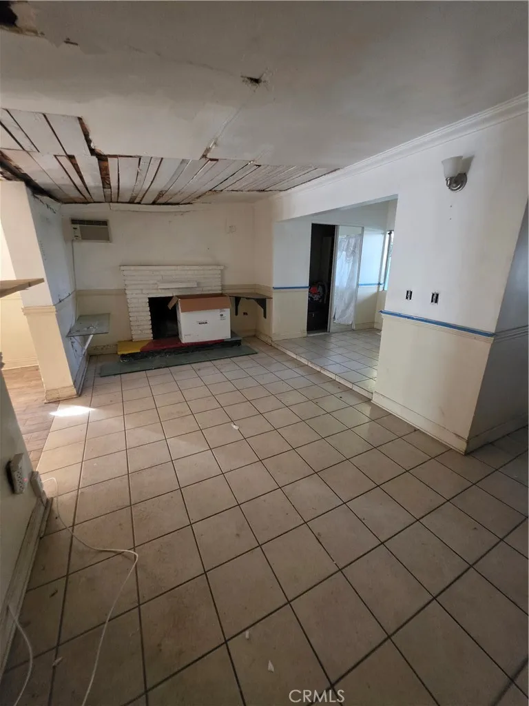 5925 Whitnall Highway Los Angeles, CA 91601