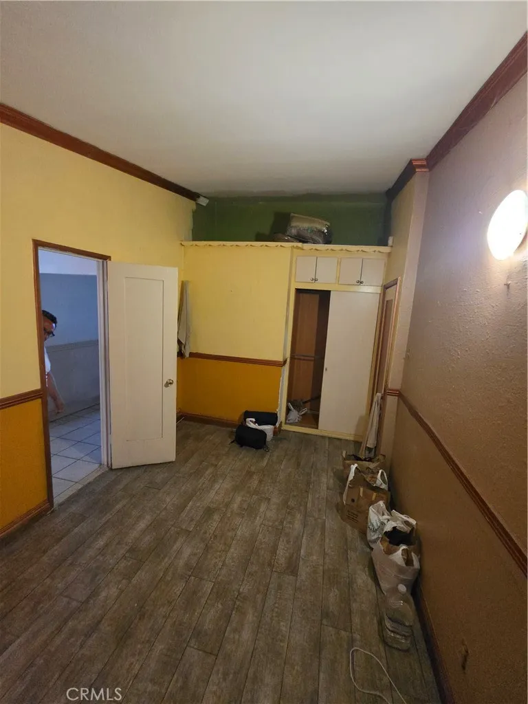 5925 Whitnall Highway Los Angeles, CA 91601