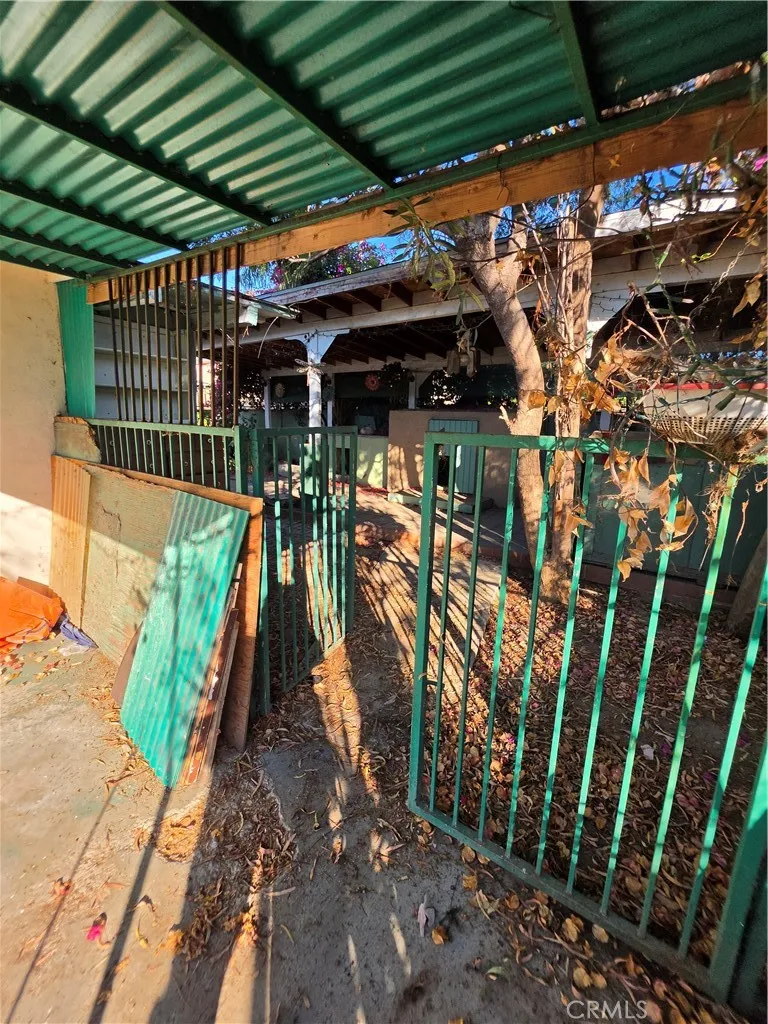 5925 Whitnall Highway Los Angeles, CA 91601