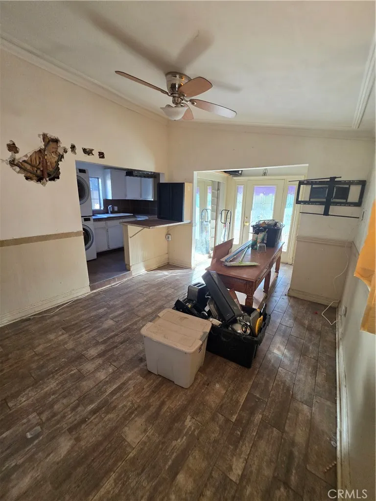 5925 Whitnall Highway Los Angeles, CA 91601