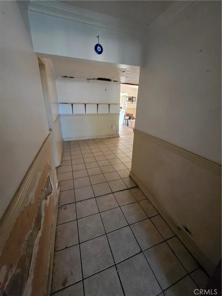 5925 Whitnall Highway Los Angeles, CA 91601