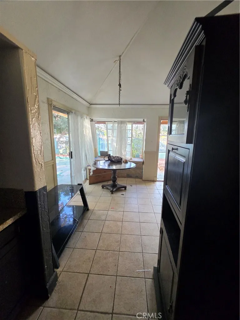 5925 Whitnall Highway Los Angeles, CA 91601