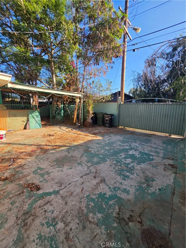5925 Whitnall Highway Los Angeles, CA 91601
